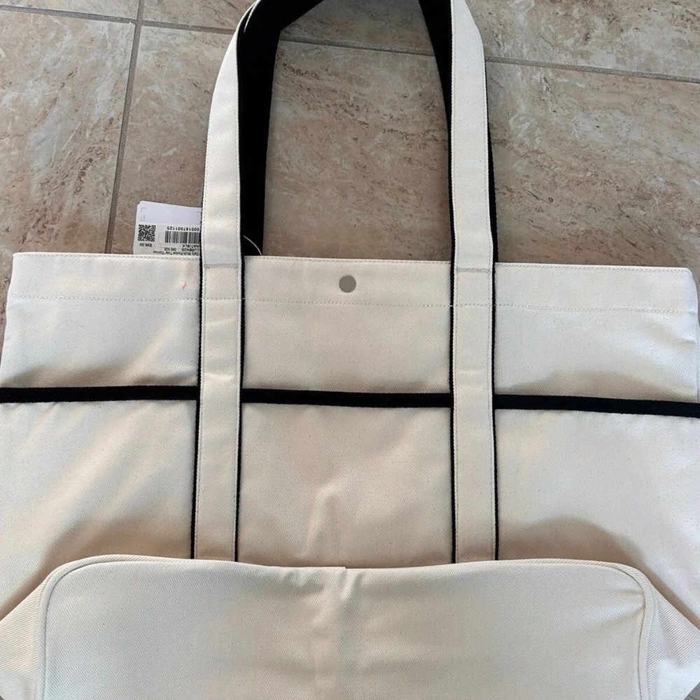 Lululemon Daily Multi-Pocket Canvas Tote Bag - Picture 3 of 4